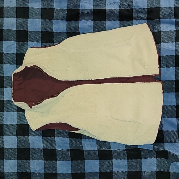 2004. Free Country. Reversible puffer vest. High quality like-new. Size Large. - Picture 13 of 16